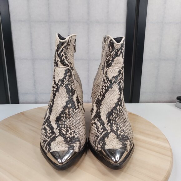 Steve Madden Pointed Cap Toe Python White Black Leather Ankle Boots Women US 7.5 - Picture 3 of 15